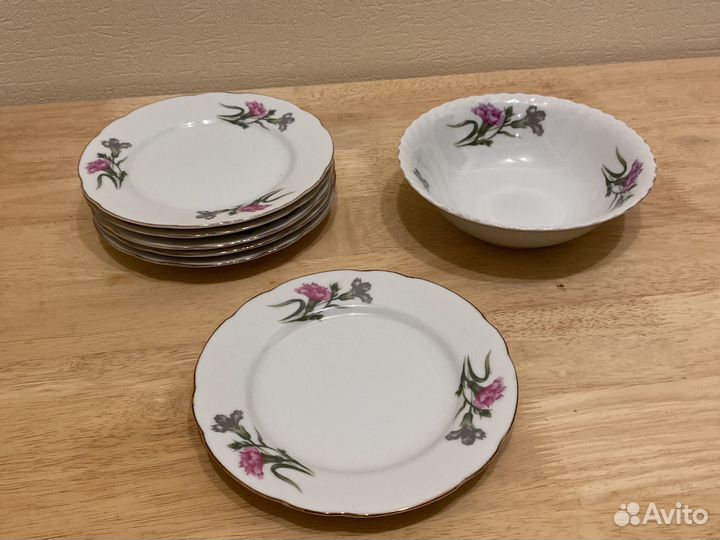 Набор тарелок из фарфора