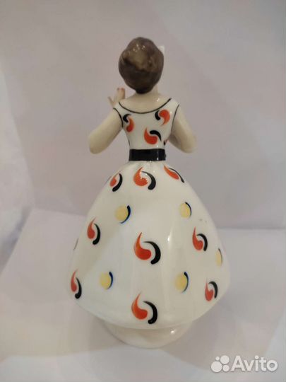 Статуэтка фарфор лфз сплетница модница