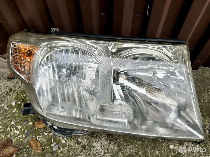 Фара на toyota land cruiser 200