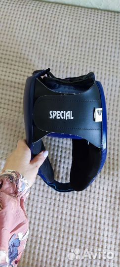 Шлем кикбоксинг единоборства перчатки