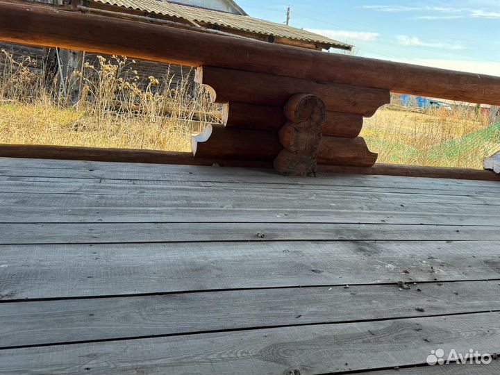 Сруб дома из бревна