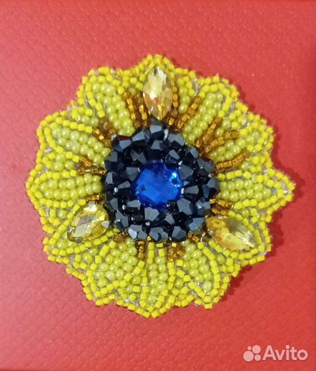 Брошь подсолнух из бисера ручной работы