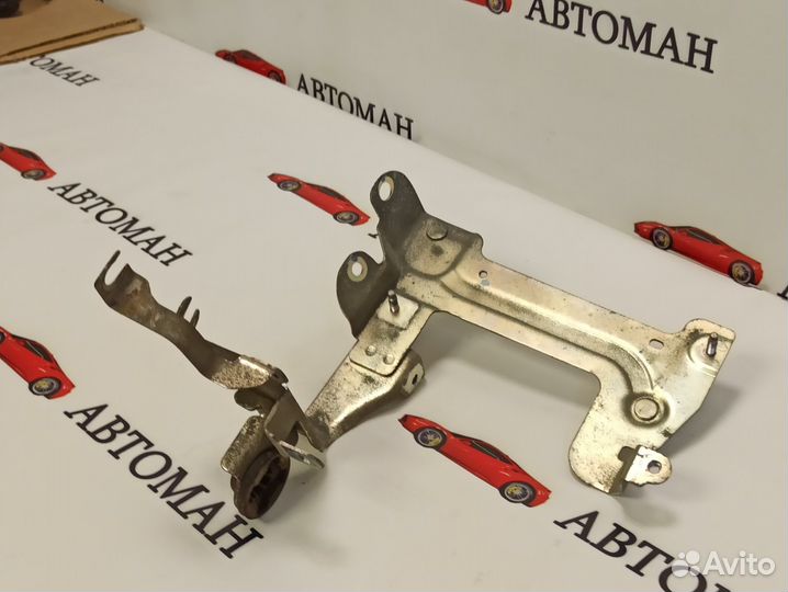 Кронштейн блока управления двигателем Murano 3 Z52