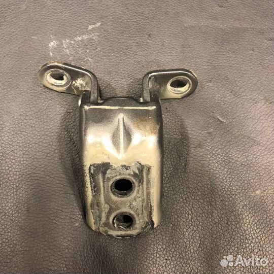 Петля двери задней левой нижняя Nissan Qashqai