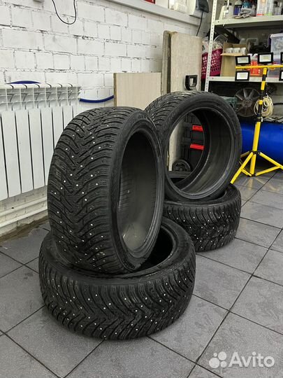 Nokian Tyres Hakkapeliitta 8 225/45 R18 и 255/40 R18 95T