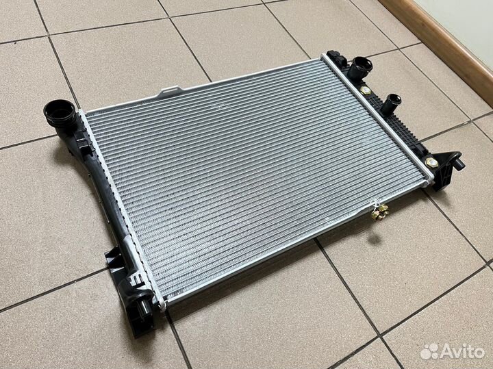 Радиатор охлаждения Mercedes W207 W212 W204