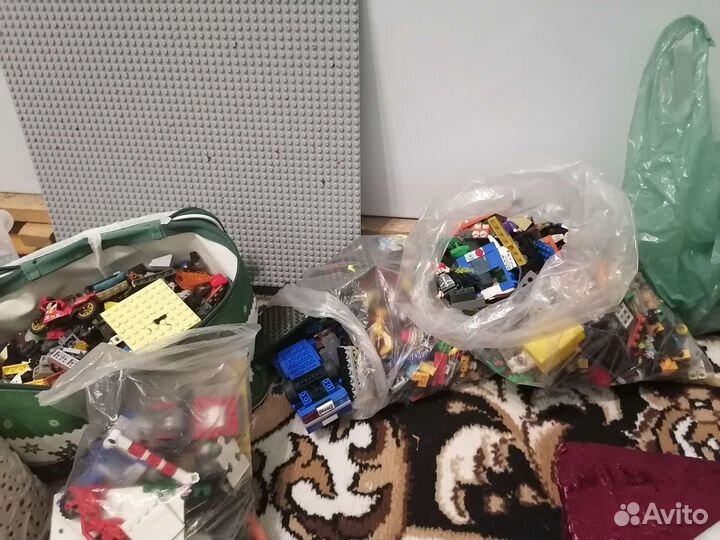 Продаю Лего много