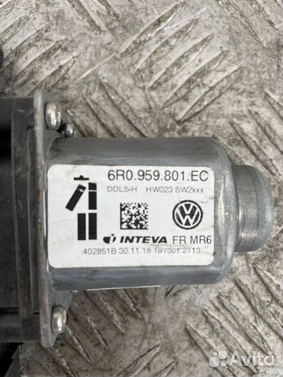 Мотор стеклоподъемника левый передний Фольксваген