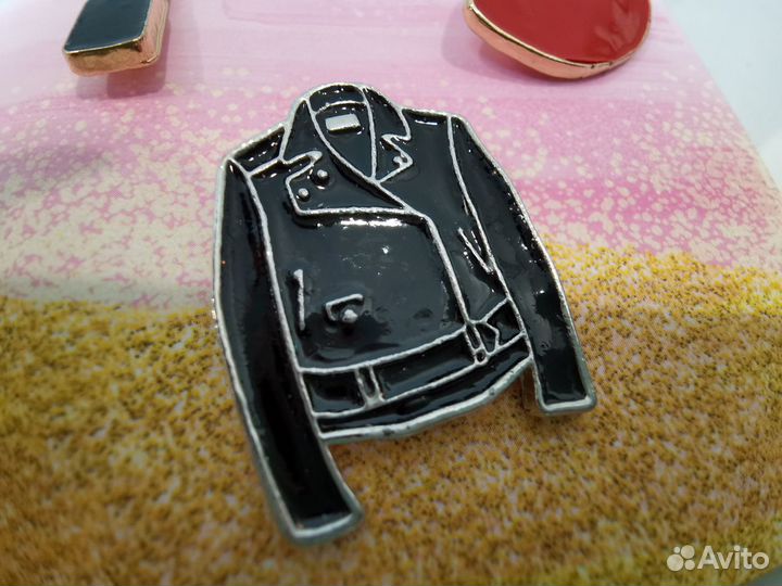 Продаю набор из 3-х значков