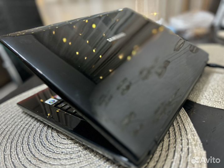 Ноутбук samsung NP-R560