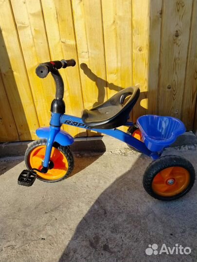 Трехколесный велосипед