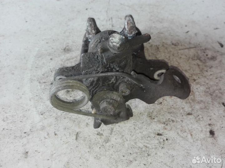 Суппорт задний правый Volkswagen Passat