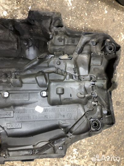 Крышка двигателя Volkswagen Passat B6