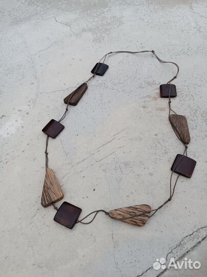 Украшение на шею длинное