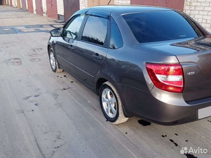 LADA Granta 1.6 МТ, 2018, 200 000 км