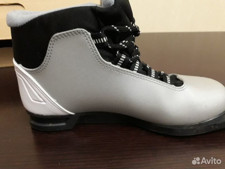 Ботинки лыжные. Размер 38