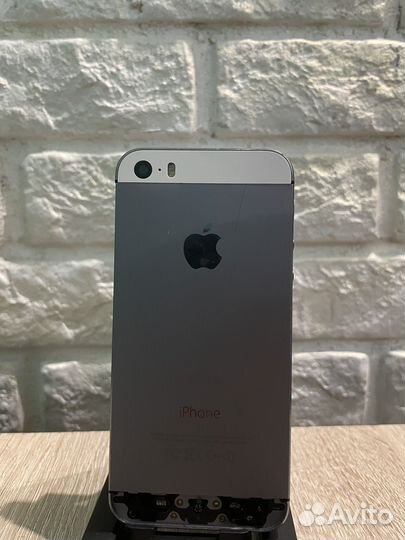 iPhone SE, 32 ГБ