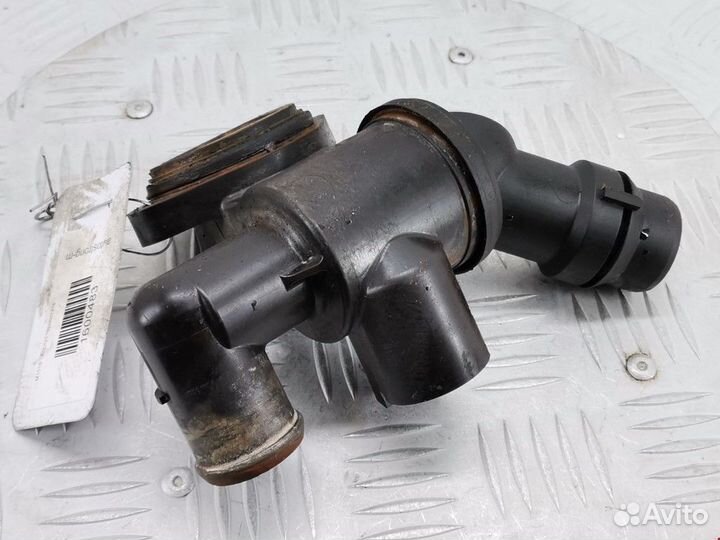 Корпус термостата Audi A6 4F/C6 2006 06D121111G