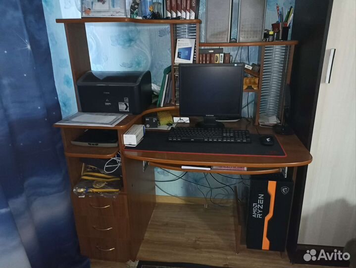 Компьютерный стол