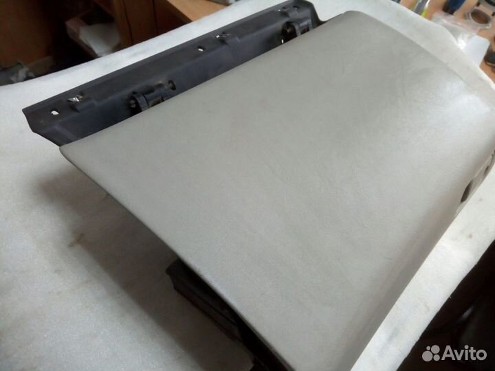 Kia Opirus - бардачок Б/У