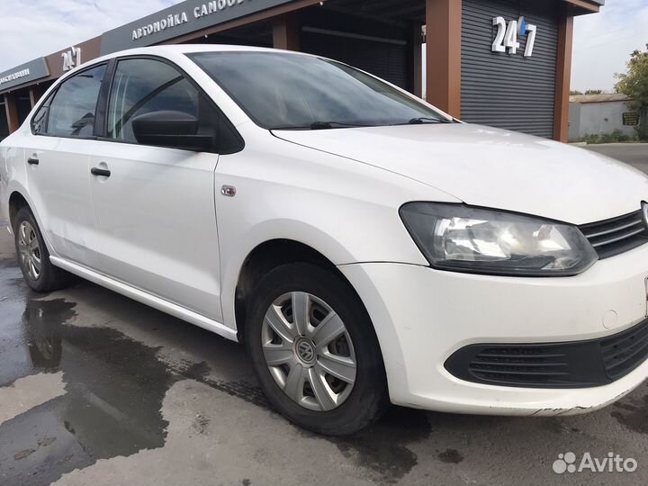 Volkswagen Polo 1.6 МТ, 2012, битый, 155 682 км