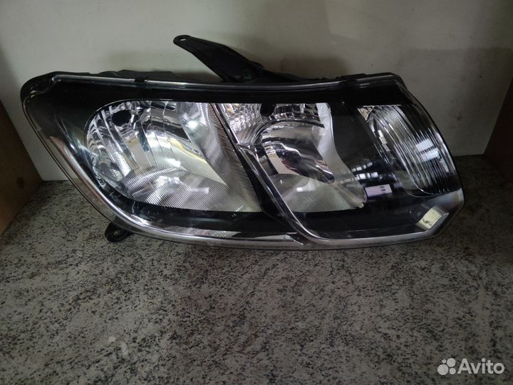 Фара правая Renault Logan 2 2015