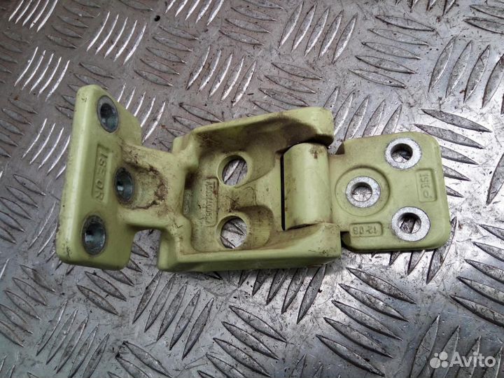 Петля двери распашной фольскваген Crafter 1