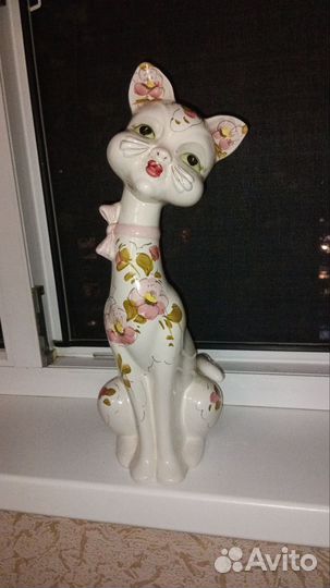 Фарфоровоя статуэтка