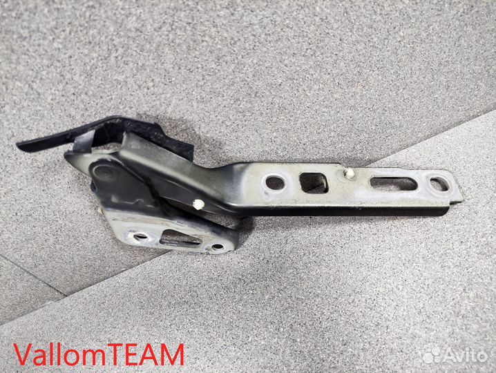 Лот Q165 крепление капота правое audi Q7