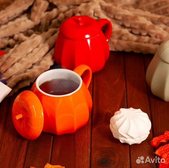 Чашка с крышкой новая