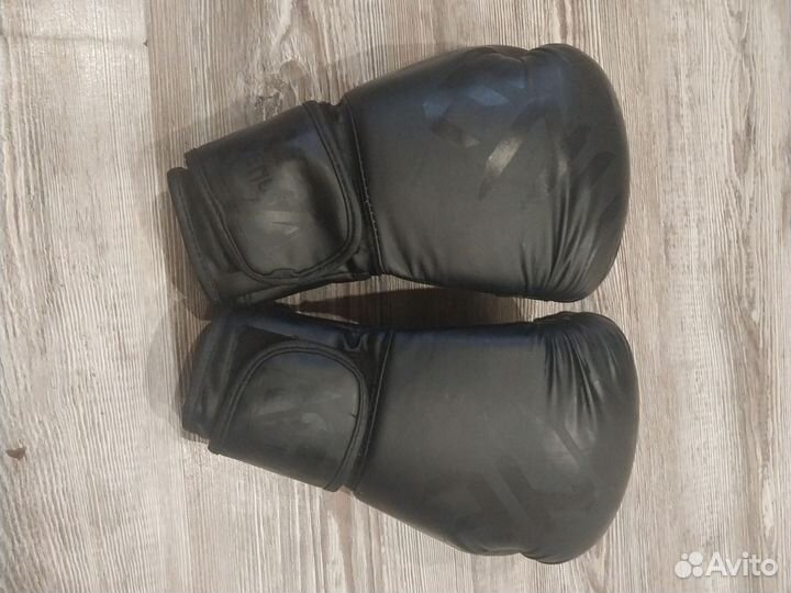 Боксерские перчатки 12 oz venum