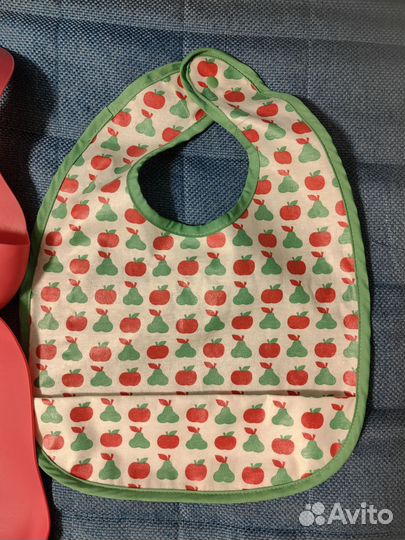 Слюнявчик, нагрудник