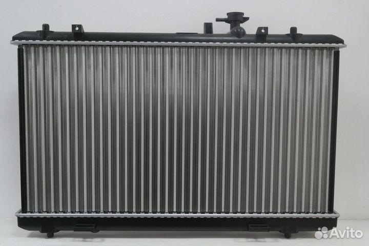Радиатор охлаждения Сузуки SX4 06