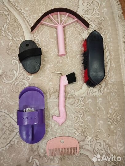 Набор щеток для лошади