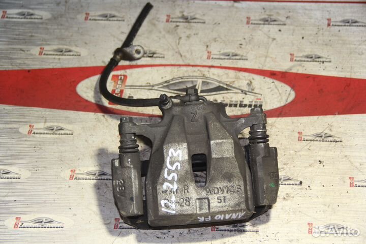 Суппорт перед право c Toyota Mark X Zio ANA10 2AZ