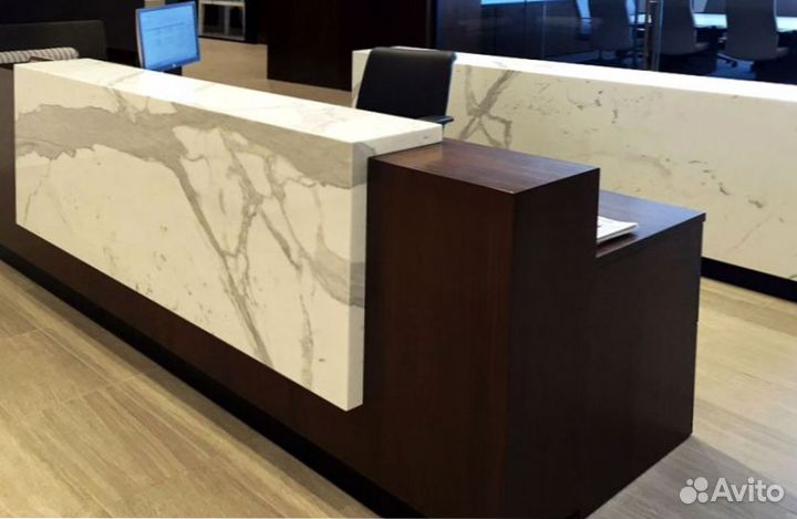 Ресепшн для бара кварцевого агломерата