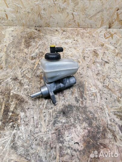 Цилиндр тормозной главный Renault Logan 1