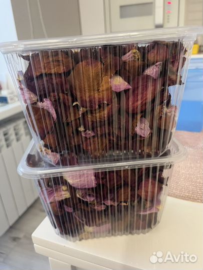 Лепестки роз