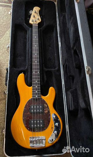 Бас гитара Musicman Stingray 4HH