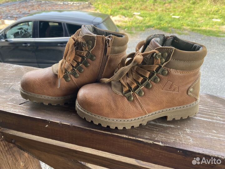 Продам детские ботинки