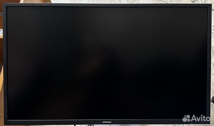 Монитор Samsung U32J590UQ