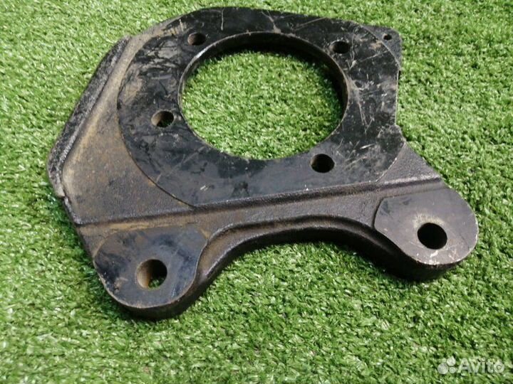 Скоба тормозного суппорта задняя левая Opel Astra