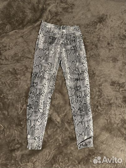 Джинсы зауженные