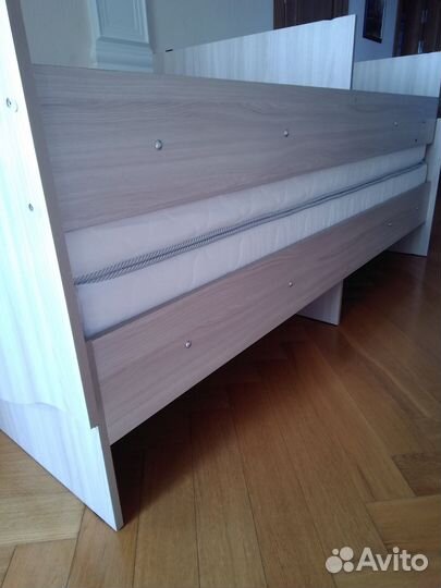 Кровать односпальная с матрасом б/у (2 шт. в нал.)