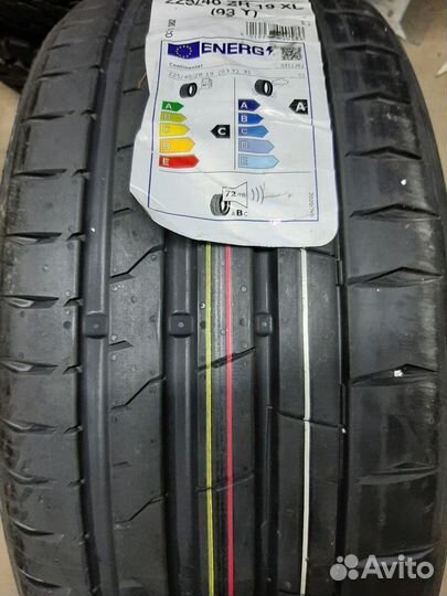 Continental ContiSportContact 7 225/40 R19 и 255/35 R19 96Y