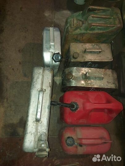 Канистры металлические,10,15,20 литров