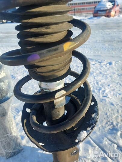 Передние стойки Honda Fit