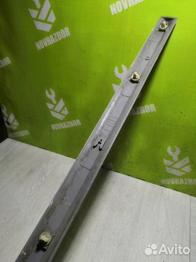 Молдинг передней правой двери Хендай Акцент 2