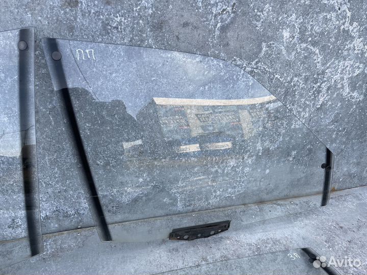 Стекло двери для Audi 100 C3