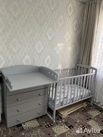 Кроватка и комод